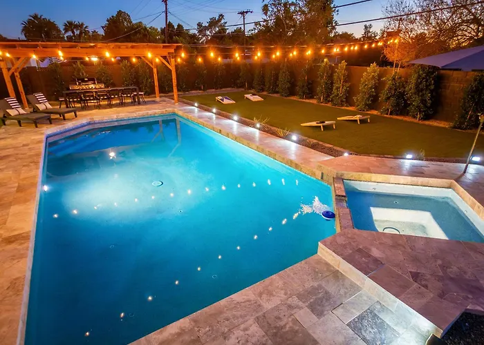 Luxuryoasis Htdpoolhottubfire Pitgolf Oldtown Holiday home Scottsdale