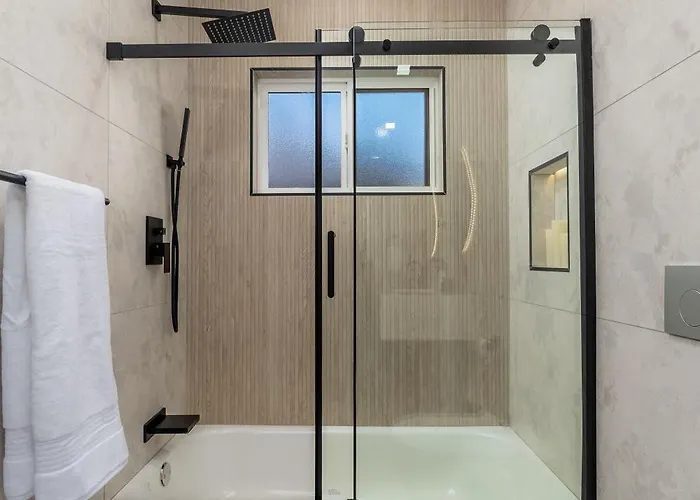 Luxuryoasis Htdpoolhottubfire Pitgolf Oldtown Holiday home Scottsdale