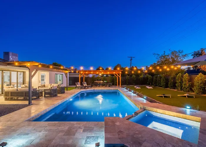Holiday home Luxuryoasis Htdpoolhottubfire Pitgolf Oldtown *