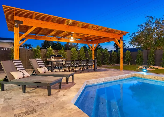 Holiday home Luxuryoasis Htdpoolhottubfire Pitgolf Oldtown *