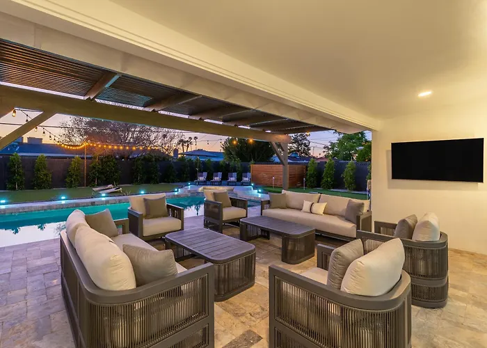 Luxuryoasis Htdpoolhottubfire Pitgolf Oldtown Holiday home